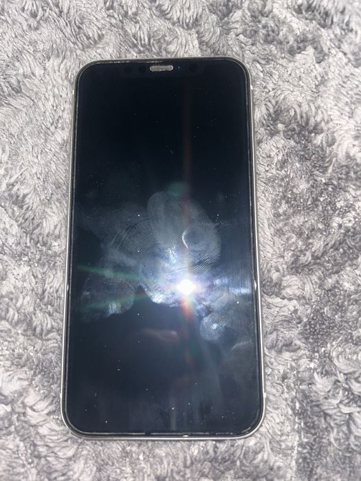 Iphone 11 spate fisurat