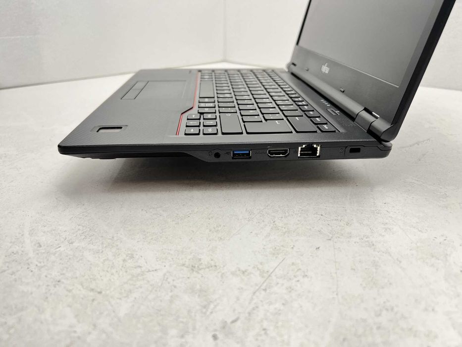 Реновиран лаптоп Fujitsu LIFEBOOK E549 14" i3-8145U 8GB DDR4 260GB