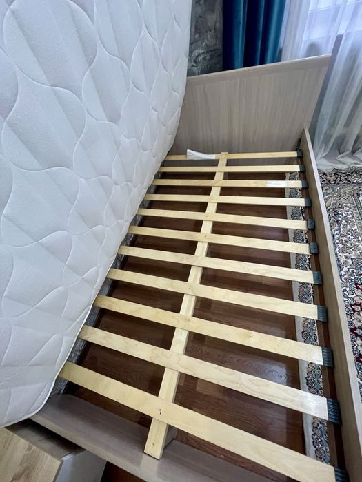 Продам спальный гарнитур