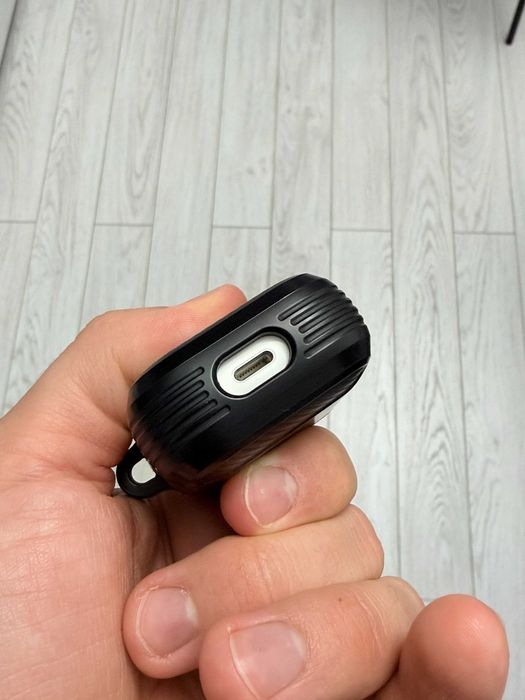 Carcasa / Husa Spigen Rugged Armor pentru AirPods 1/2