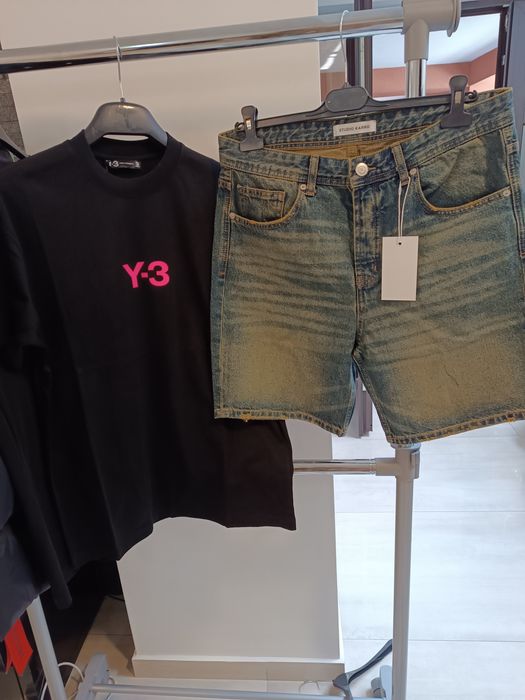 Compleu tricou și pantaloni scurți de blugi
