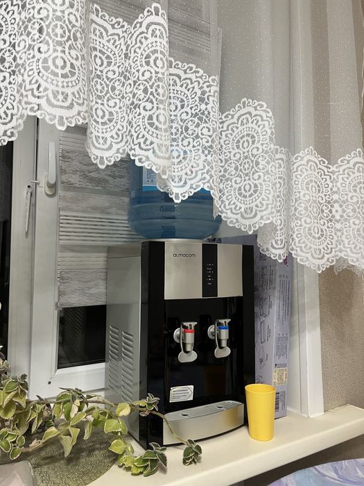 Кулер для воды настольный Almacom