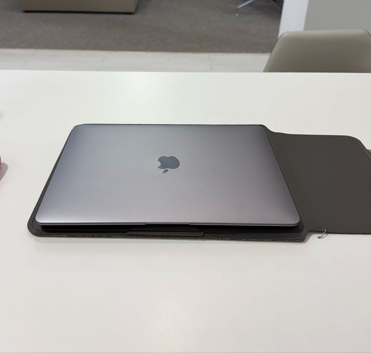 б/у MacBook Air 2019 | 8/256 GB | Silver