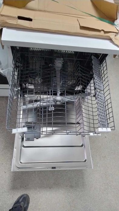 Чисто нова Съдомиялна машина Heinner 60 см  Aquastop Half load