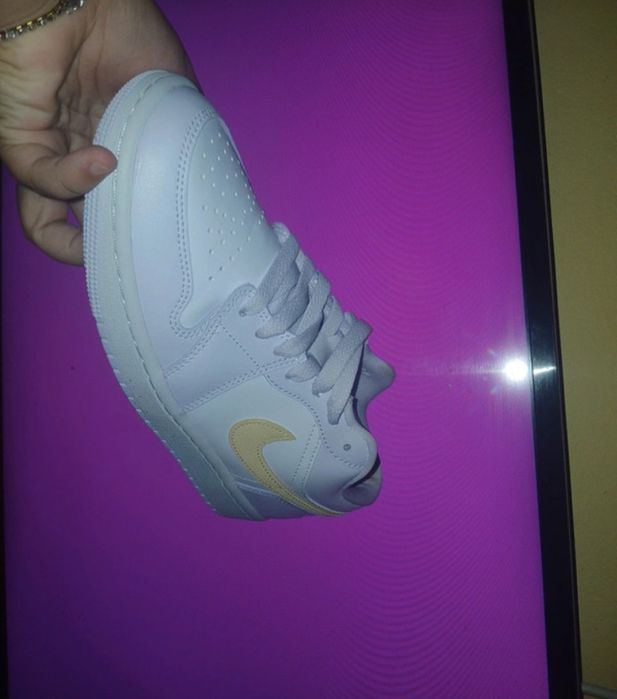 Jordan 1 low barely grape