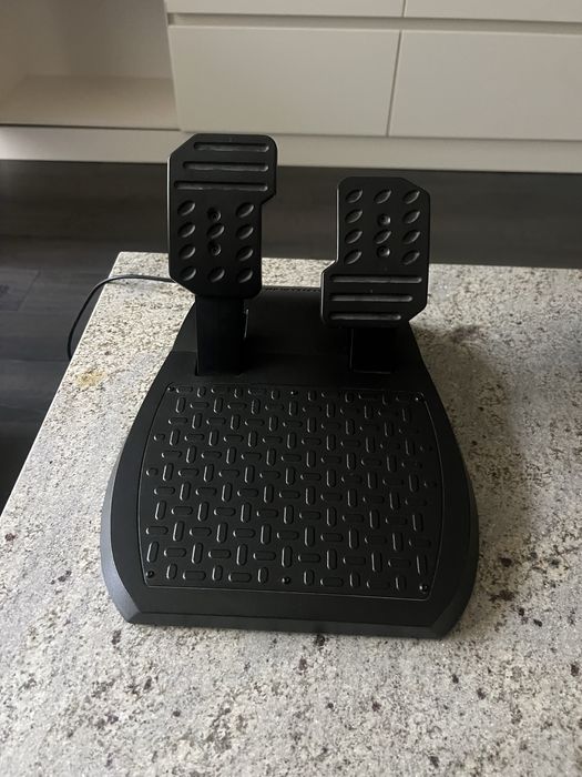 Волан и педали Thurustmaster T80 FERRARI