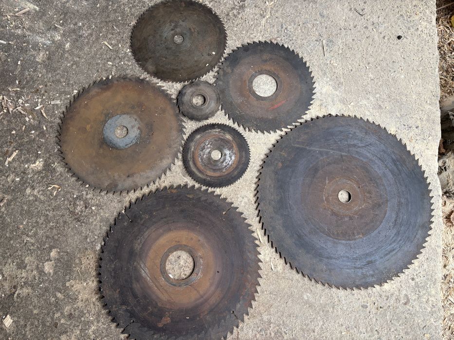 Циркулярни дискове за дърво,ножове за абрихт и чук 5кг.