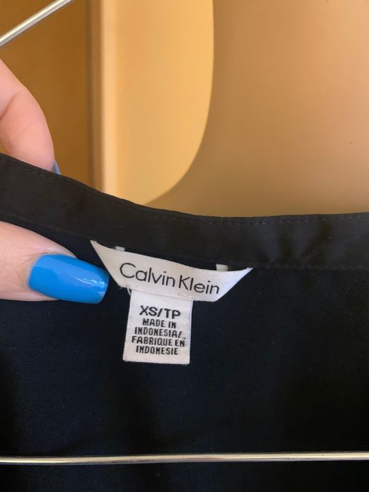 Елегантна черна риза Calvin Klein, размер XS/S