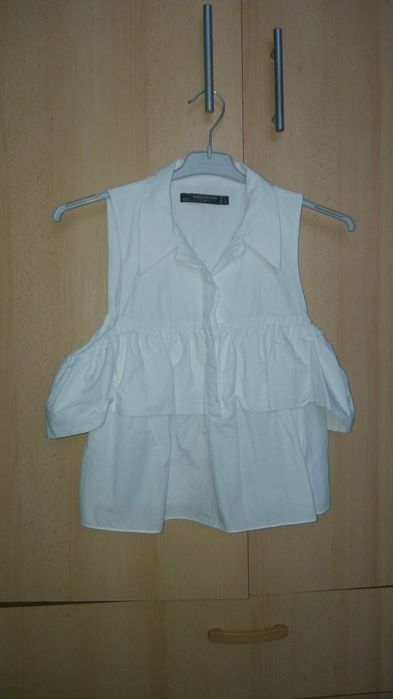 Bluza alba ZARA umeri goi si volane