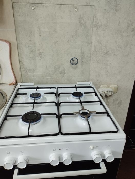 Продам газовую плиту