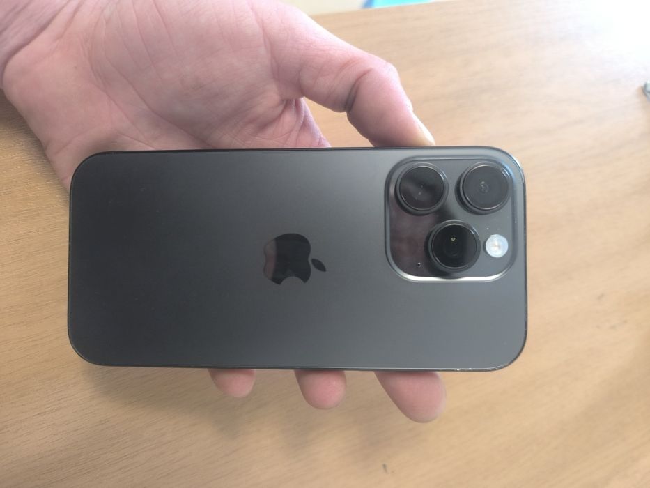Iphone 16 pro 256gb черен