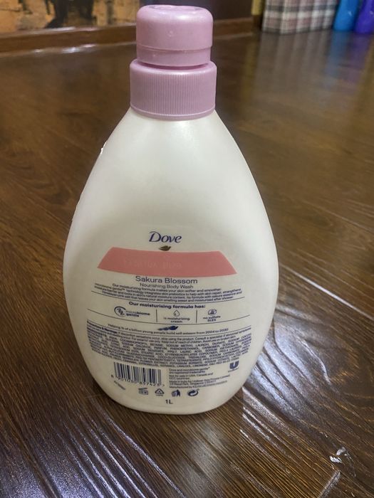Dove Sakura Blossom Nourishing Body Wash 1L