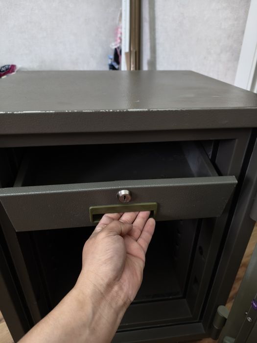 Продам сейф на колесах