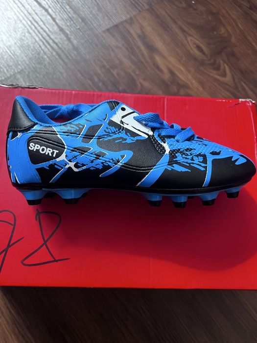 Бутсы футбольные