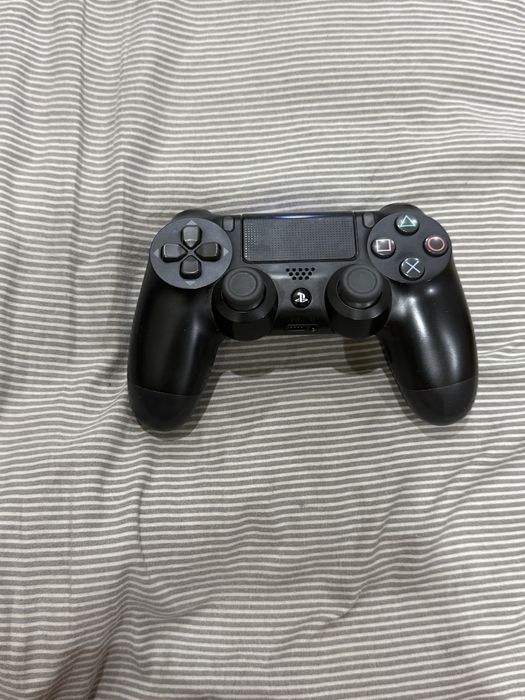 Продам PS4 с играми