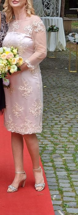 Vând rochita deosebita, pentru ocazii sau stare civila