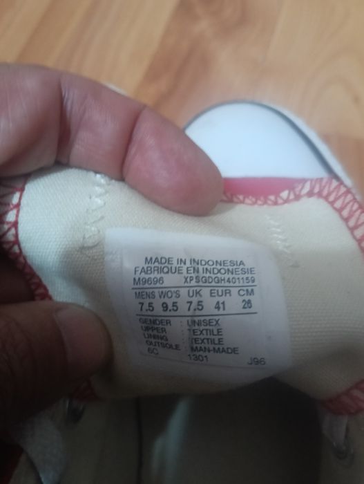 Vând Teniși Converse