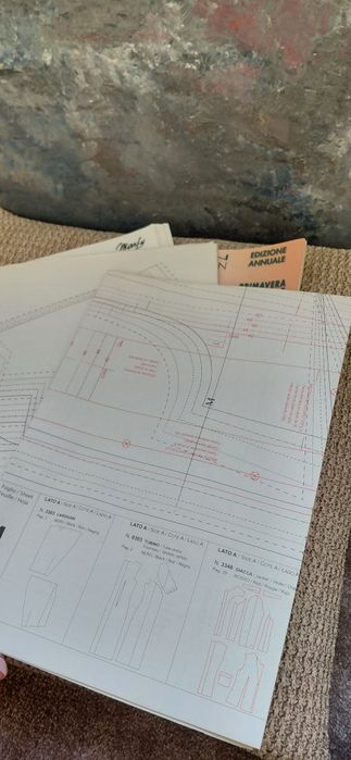 2 броя модни списания