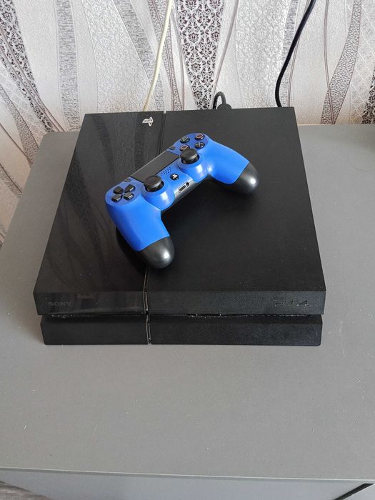 Продам Sony playstation 4