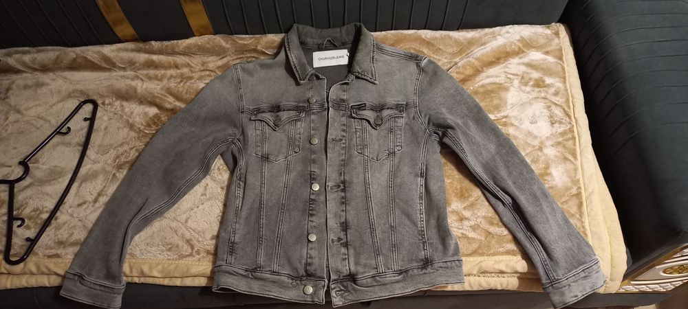 Продам джинсовую куртку CALVIN KLEIN JEANS
