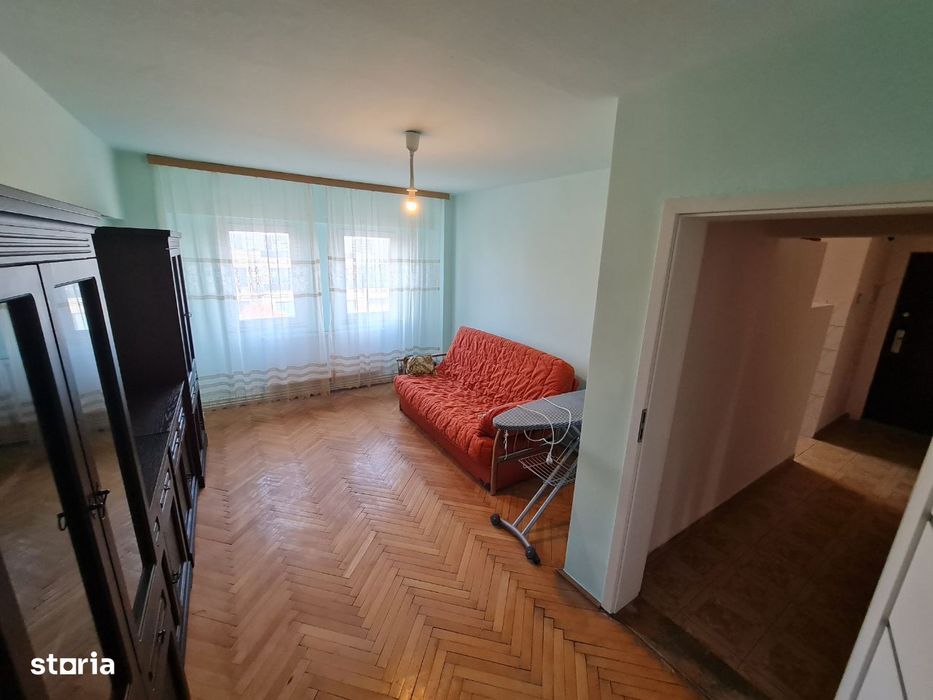 Inchiriez ap. 2 camere Decomandat Pe Bulevard Centrala,Clima.