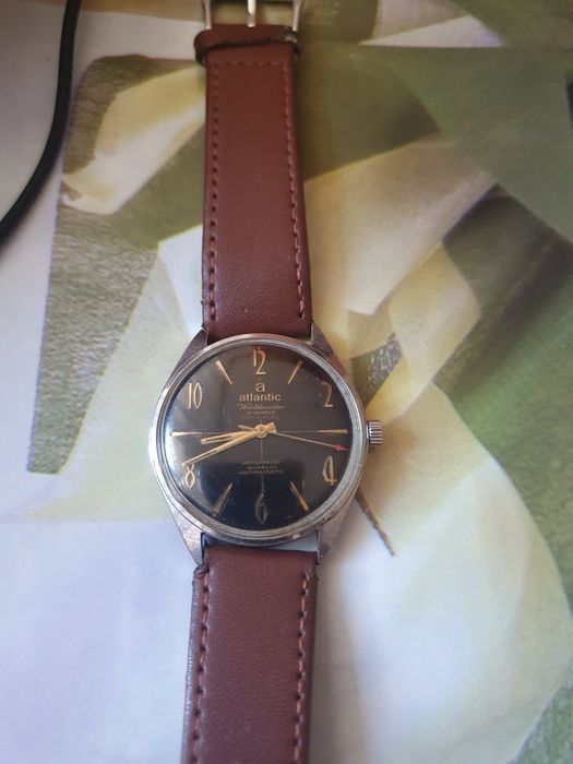 Vând ceas vechi în stare de funcționare Atlantic