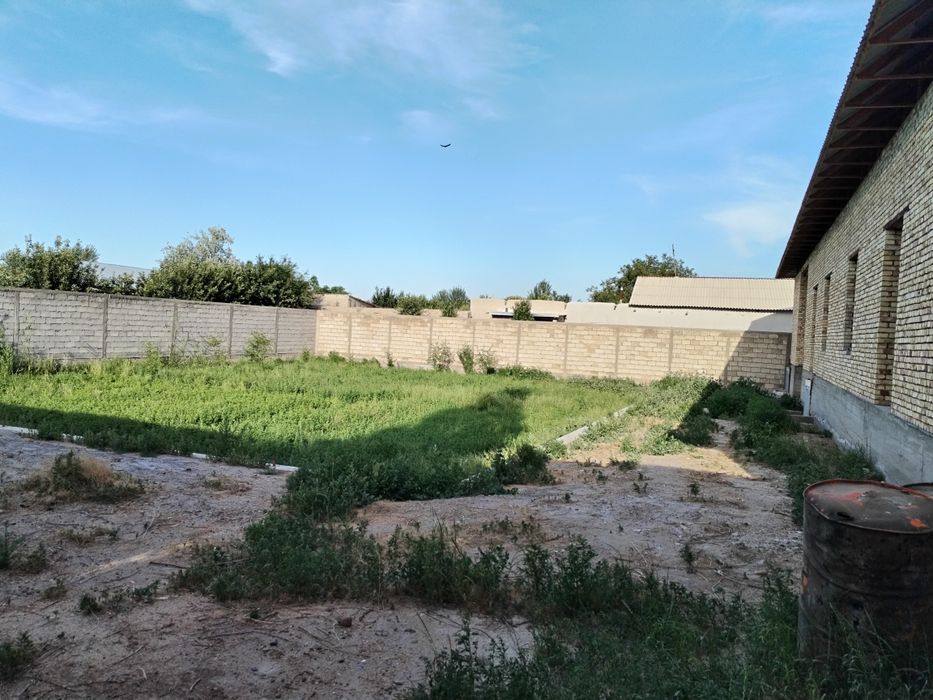 Tezda Uchastka sotiladi katej fasonda.