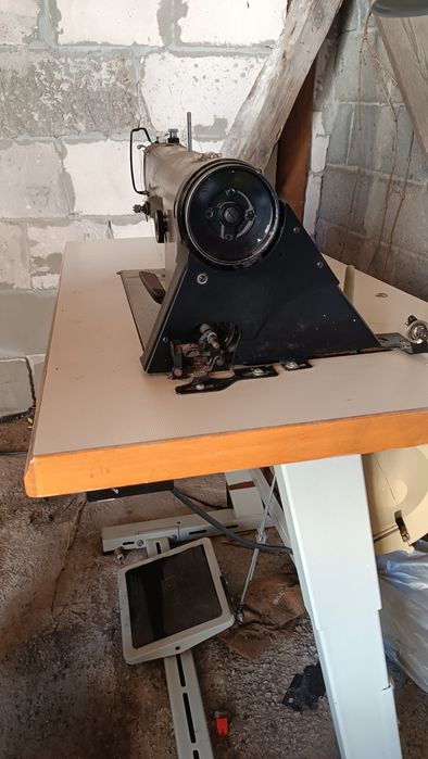 Професионална шевна машина