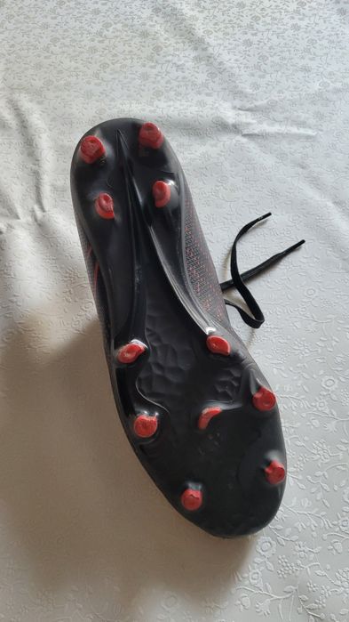 Футбольные кроссовки