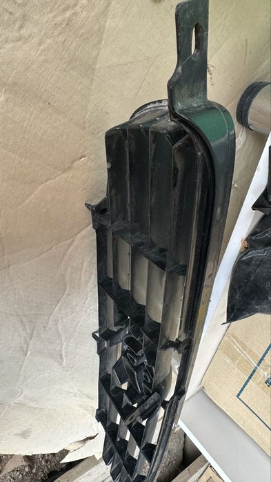 Решетка радиатора Тойота Авенсис