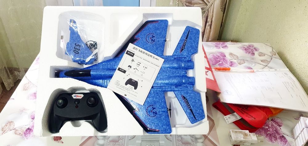 Продам игрушечный истребитель