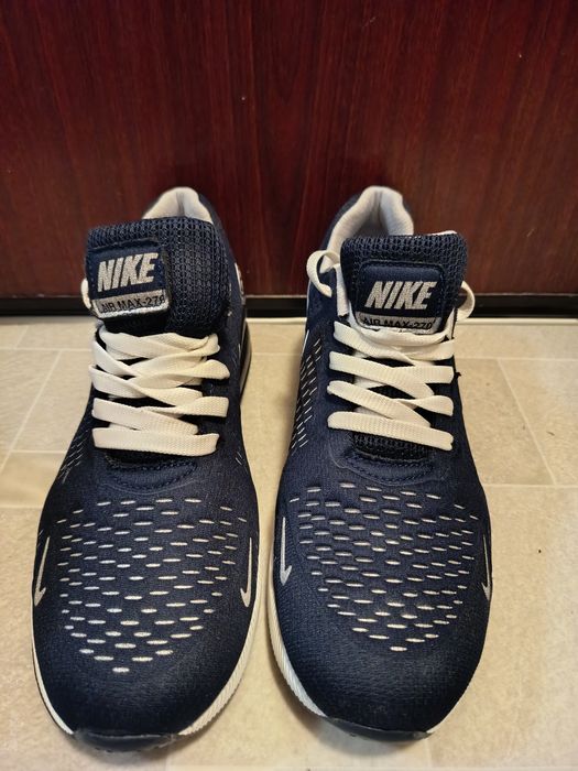 Adidași Nike air270