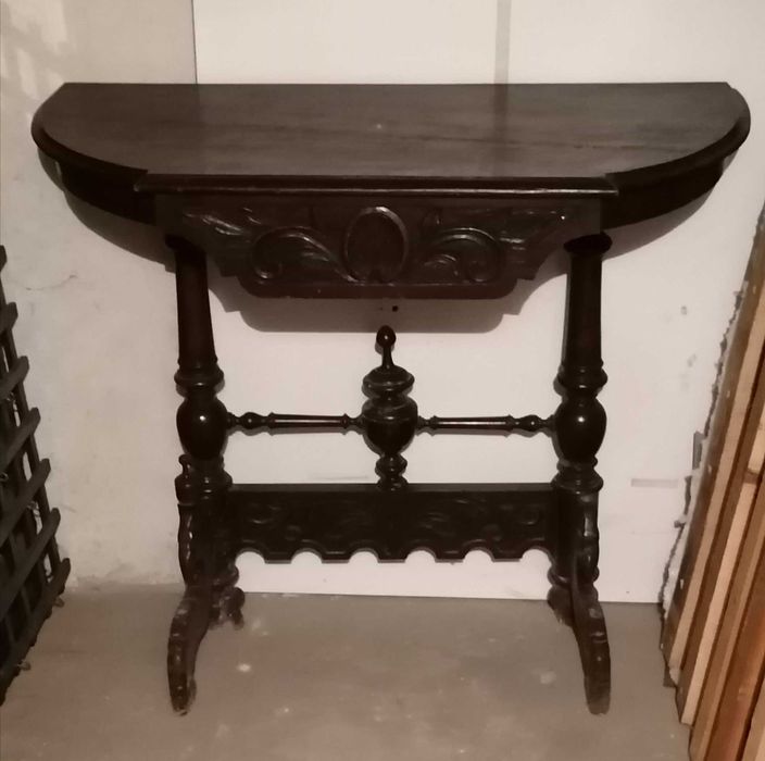 Продавам старинно писалище