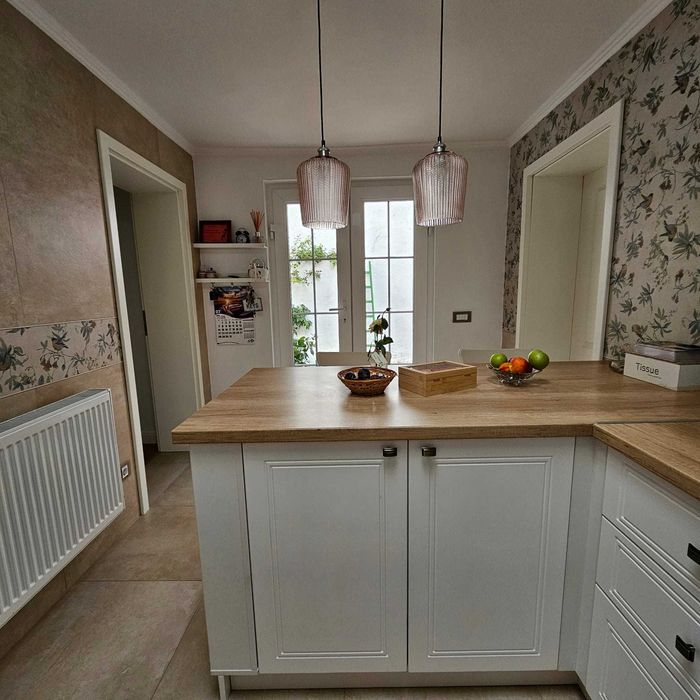 Casă deosebită în zonă liniștită și centrală – complet renovată!