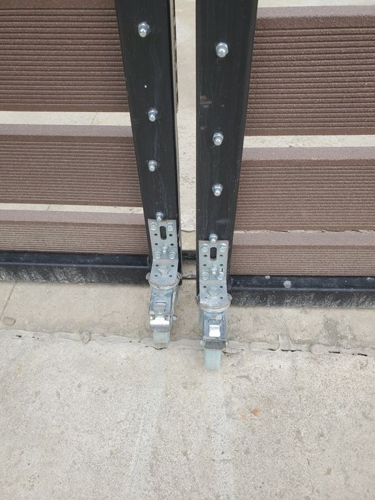 Vând poarta dubla+usa single