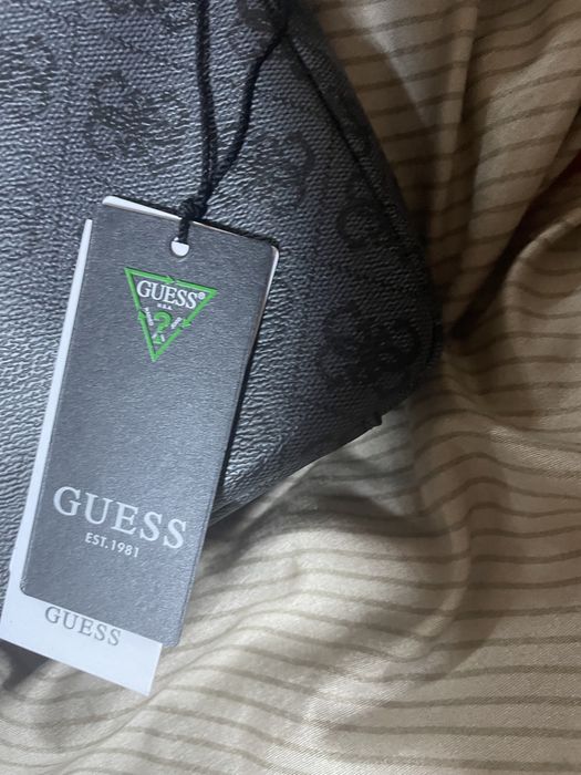 Borseta guess barbati noua