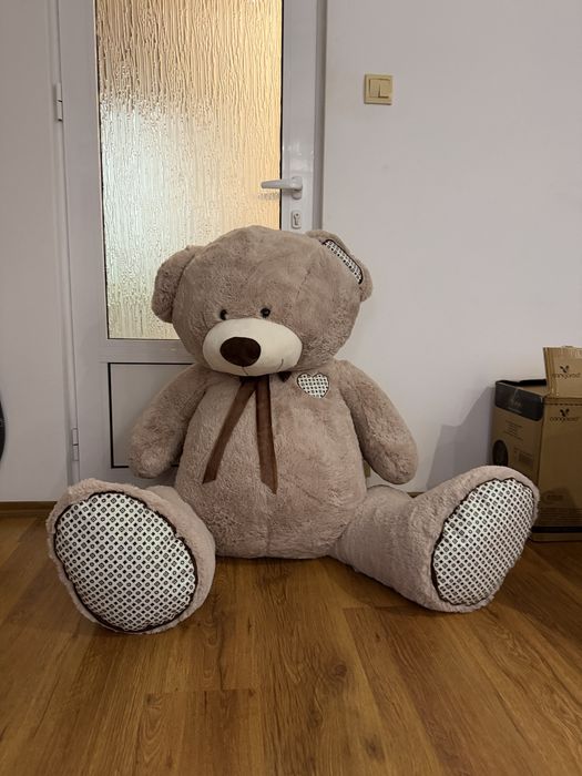 Голям плюшен мечок