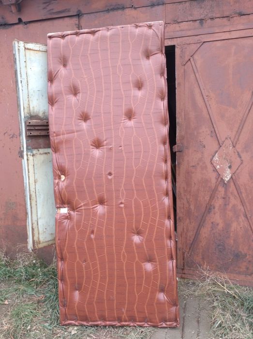 Входная дверь деревянная