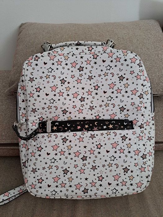 Дамска раница Parfois за лаптоп в красив принт