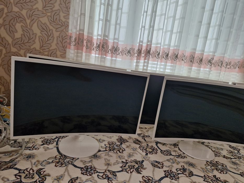 изогнутый монитор 32