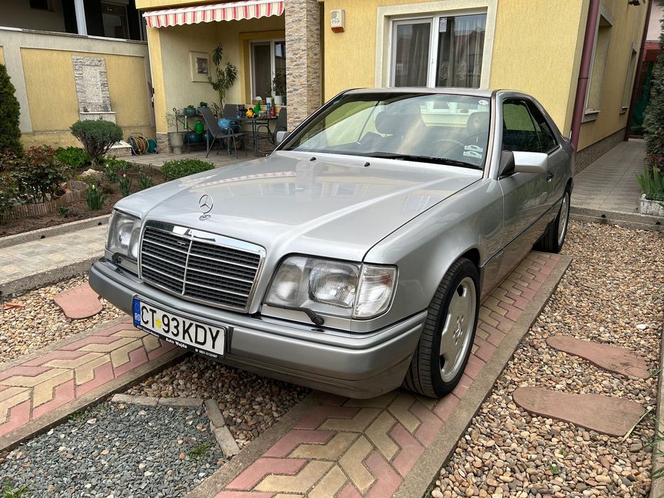 Mercedes-Benz E Mercedes E220C coupe vehicul istoric