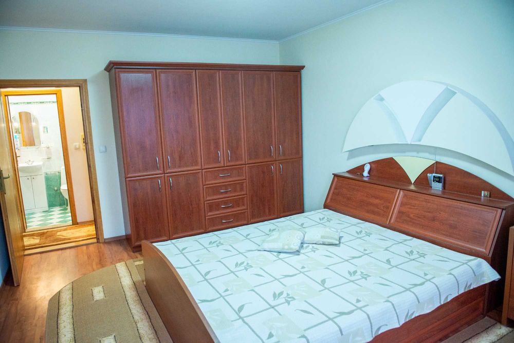 3-стаен (тристаен) 115 кв.м. – супер център, ул. Гладстон