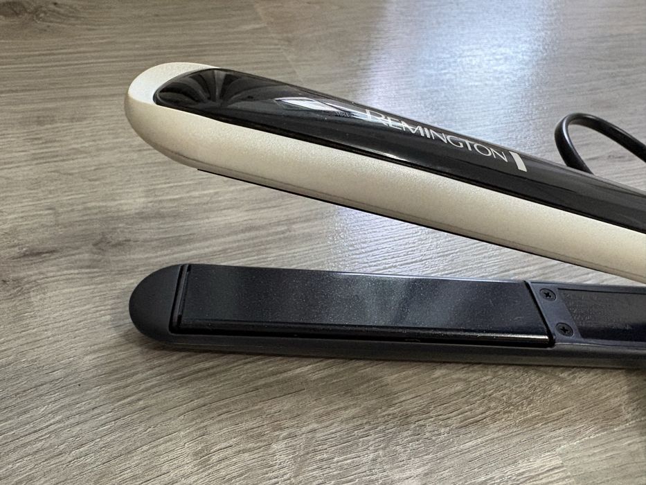 Placă de îndreptat părul Remington Pearl S9503 – NOUĂ / Foarte puțin folosită