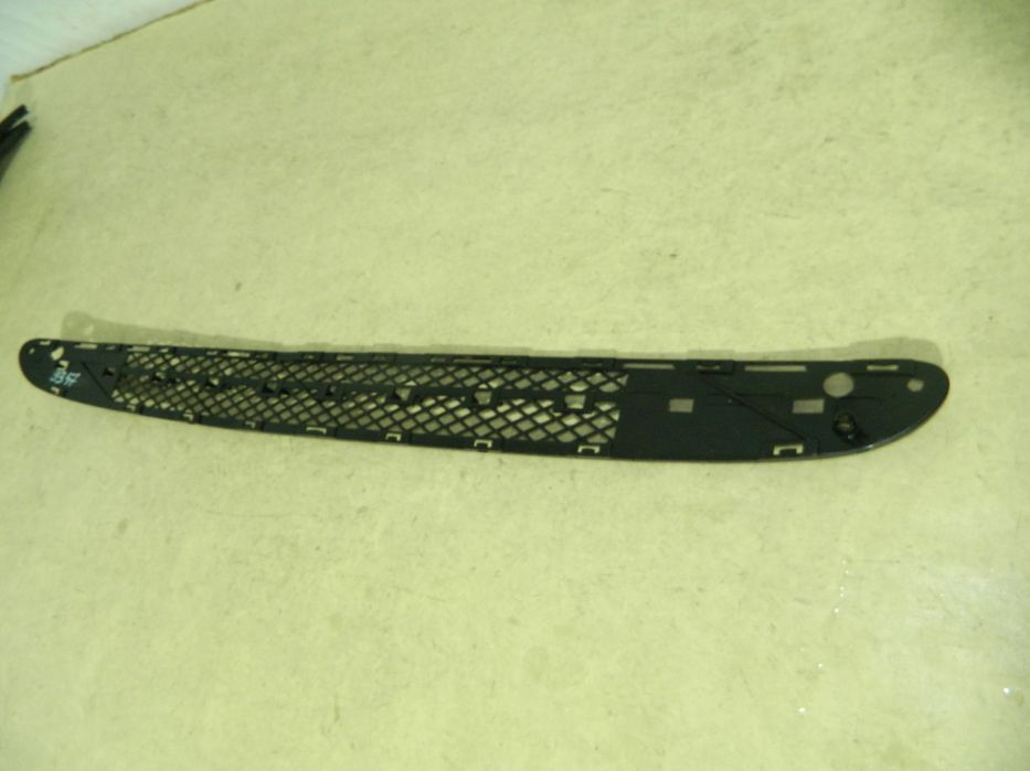 Grila centrala bara fata, Mercedes C-Class W203, 2000, 2001, 2002, 2003, 2004, A2038851323