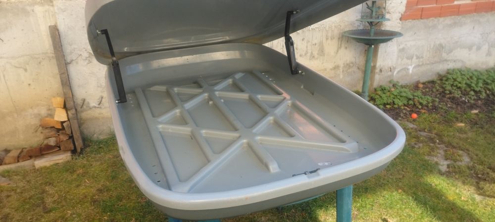 Аутобокс , кутия за багаж за автомобил и джип