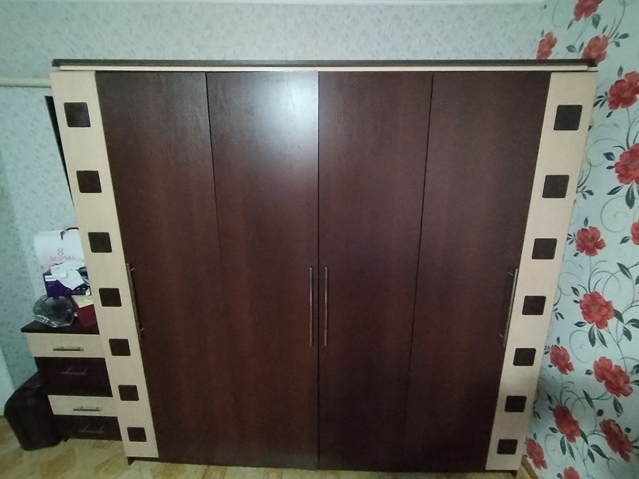 Шифанер большой и вместимый