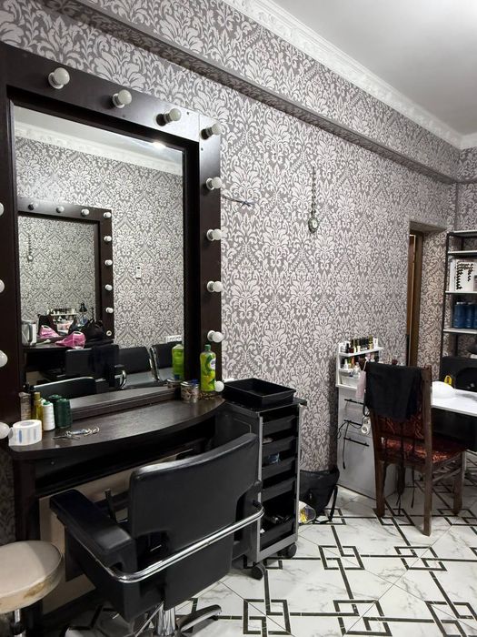 Сдается в аренду и требуются мастера