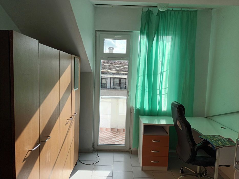 Малък 2стаен мансарден апартамент,  до центъра, за наем и нощувки