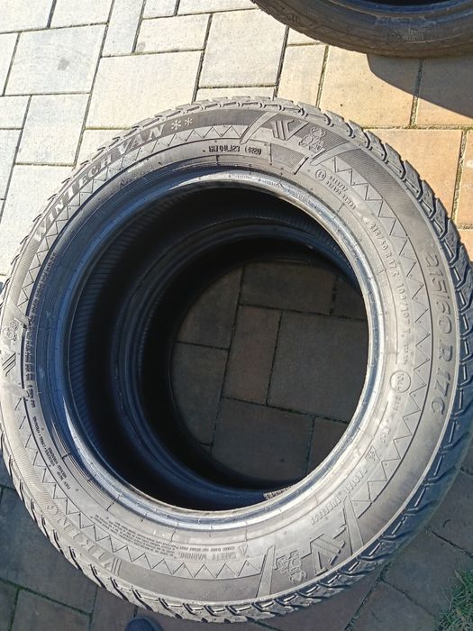 Vând cauciucuri anvelope Viking winter van 215,60,R17C M+S