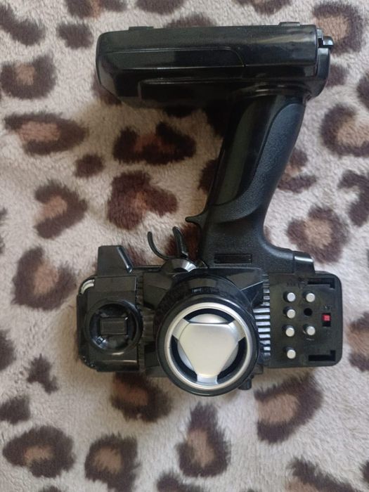 Продам радиоуправляемую машинку , багги